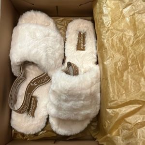 Koolaburra by UGG fuzzy slippers